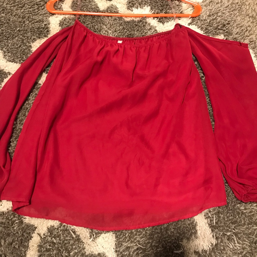 Off the shoulder maroon shirt